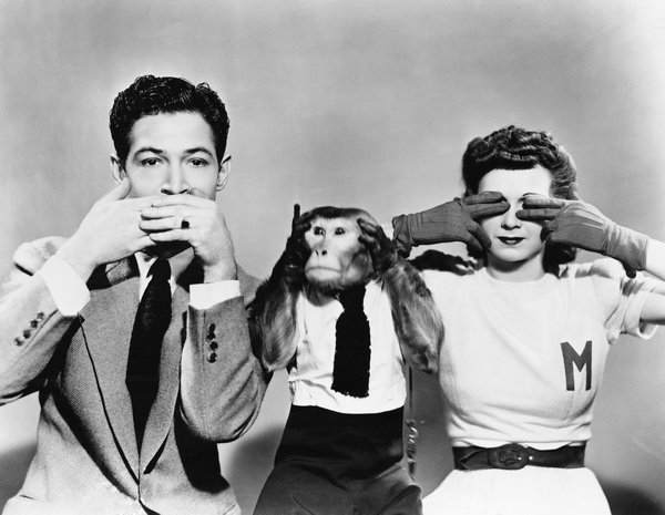 Постер Мужчина и женщина с обезьянкой (Man and woman with a monkey)